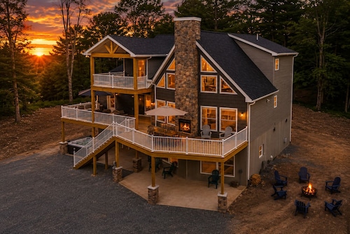 The South Harmony House, Luxury Escape, HotTub, 5,000sqft, Gameroom