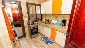 Private kitchen - Clos D'or appartement (Douala)