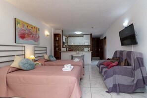 In-room safe, iron/ironing board, free WiFi, bed sheets - San Marino Studio 8 - with pool view and wifi (Los Cristianos)