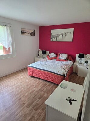 Room - Vrbo Property (Rochefort)