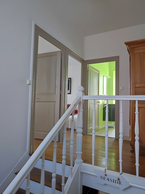 A staircase with white balusters leading to a room labeled 'SEASIDE.'