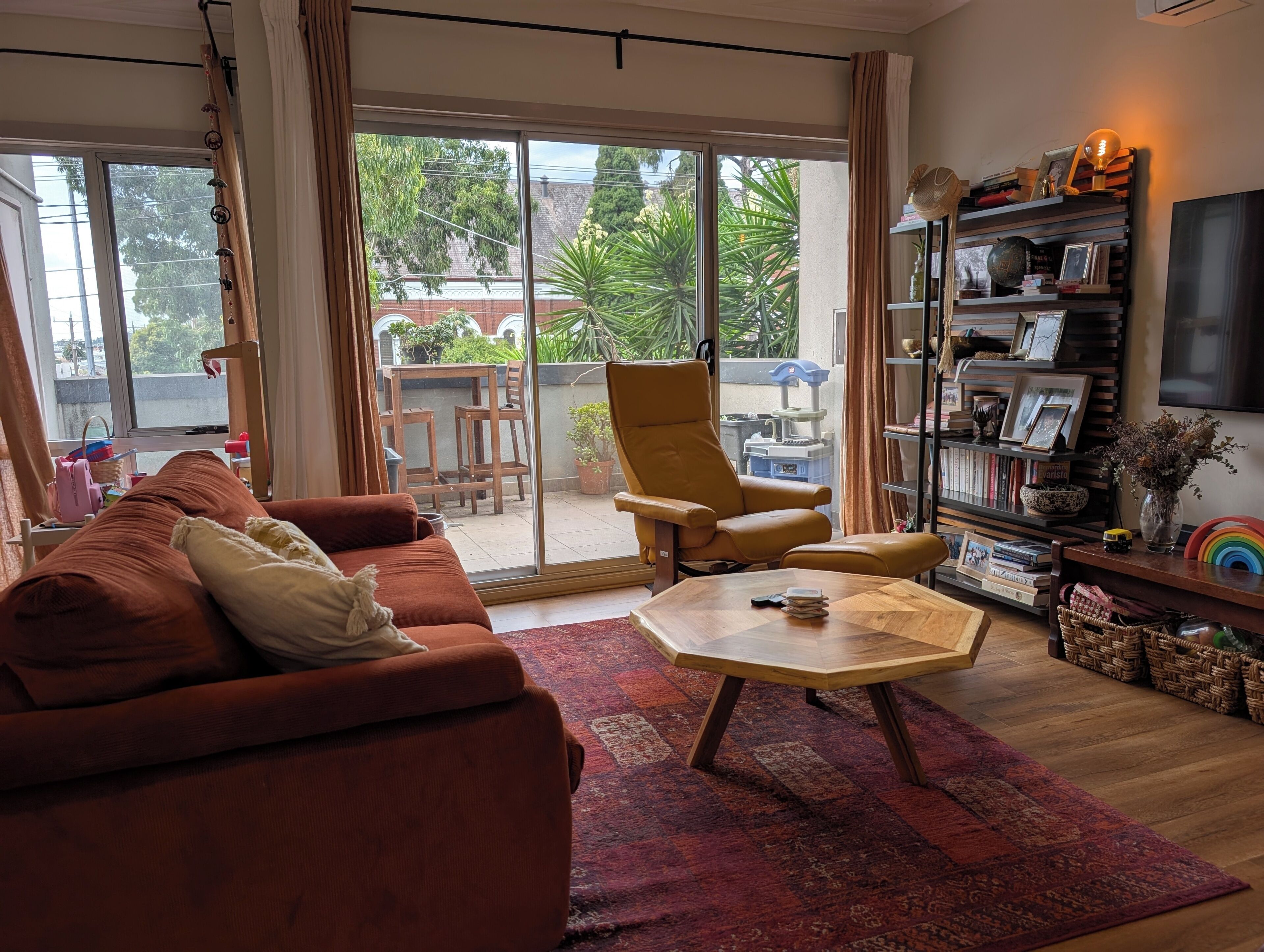 TV, stereo, offices