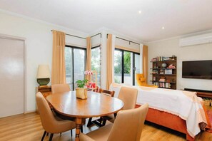 Dining - Stylish and Comfortable Home in Preston (Preston)