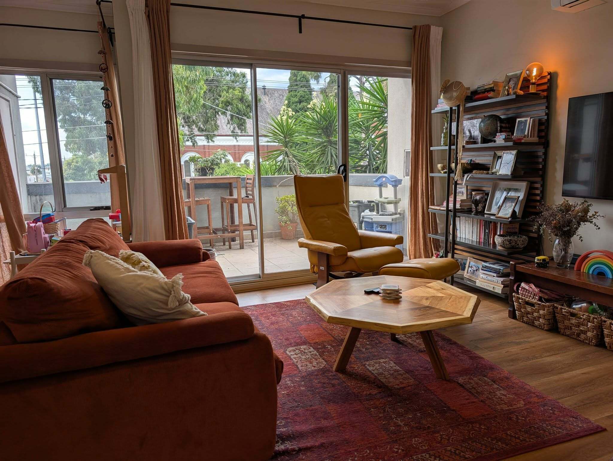TV, stereo, offices