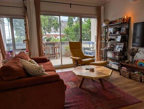 TV, stereoanlegg og kontorer
