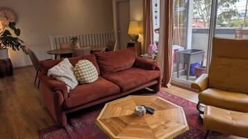 TV, stereo, offices