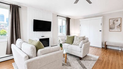 Downtown 1 BR Condo near Convention Center