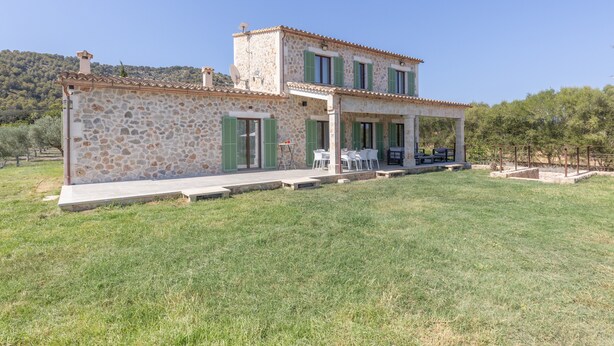 A stone house with a patio and outdoor seating. - Son Barba Mallorca – Luxury, Privacy, Private Pool & Jacuzzi, AC, BBQ, More (Sa Pobla)
