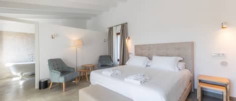 4 chambres, fer et planche à repasser, Wi-Fi, draps fournis