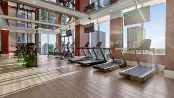 Junior Apartment, Patio, City View | Fitness facility