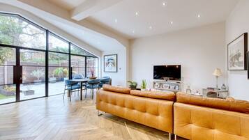 TV, fireplace, video games, ping pong