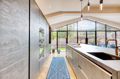 Luxury Family Home • Woodford • Near Station