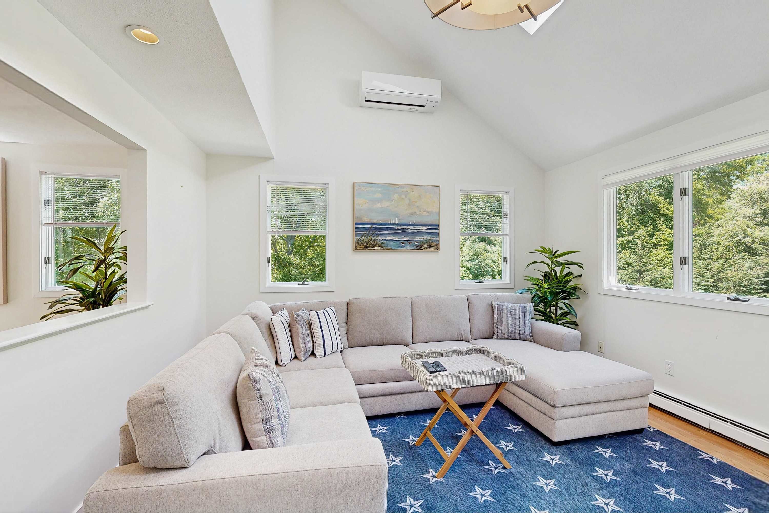 Bright Falmouth Home With Open Layout, Ac & Deck - Falmouth, MA