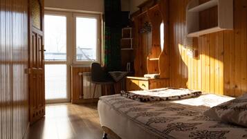 Single Room, Balcony, Mountain View | Desk, free WiFi, bed sheets
