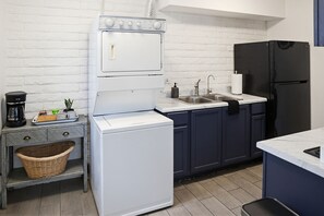 Private kitchen - 2-Bedroom in Glendale near Westgate and Stadium with AC, Pet Friendly! (Glendale)