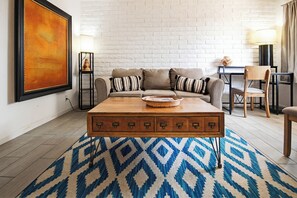 Living area - 2-Bedroom in Glendale near Westgate and Stadium with AC, Pet Friendly! (Glendale)