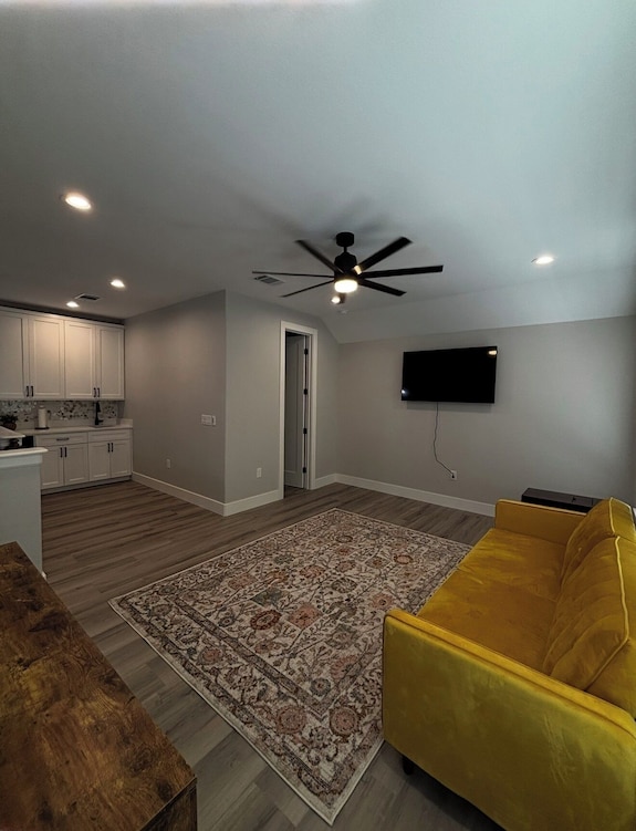 Spacious Luxurious 4-bedroom 4-full Bathroom House Easy Access To Ih-35 - Kyle, TX