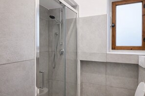 Hair dryer, towels, soap, toilet paper - Spacious & Comfortable Stay in Florence - 4 Guests (Firenze)