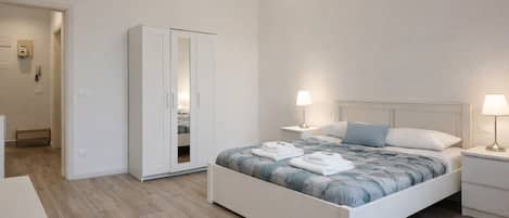 1 bedroom, internet, bed sheets
