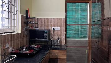 Family Apartment, 1 Bedroom, Non Smoking, Kitchen | Private kitchen