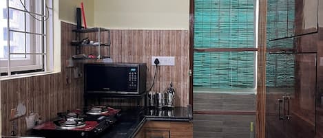 Family Apartment, 1 Bedroom, Non Smoking, Kitchen | Private kitchen