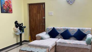 Family Apartment, 1 Bedroom, Non Smoking, Kitchen | Interior