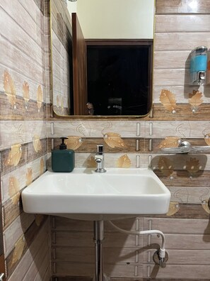 Familienapartment, 1 Schlafzimmer, Nichtraucher, Küche | Badezimmer