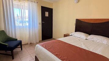 Standard Room | Desk, free WiFi