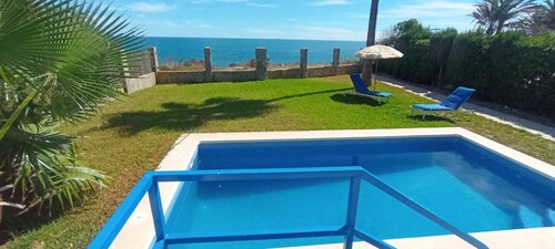 Villa María - Beautiful beachfront villa with private pool in Vinaròs - Ref 856