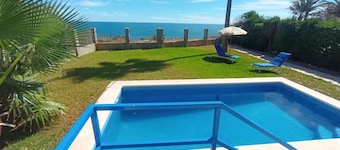 Villa María - Beautiful beachfront villa with private pool in Vinaròs - Ref 856