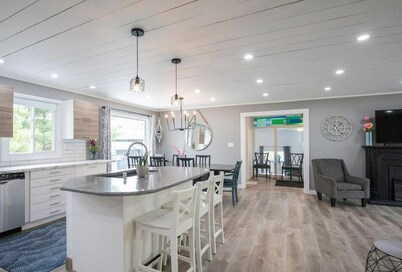 Indoor Pool! Hot Tub! Sauna! at the Blue Haven!