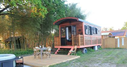 Roulotte with private jacuzzi in Dordogne Pets welcome!
