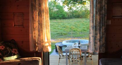 roulotte avec jacuzzi privé en Dordogne
Animaux de compagnie acceptés !