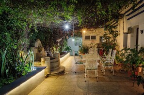 Outdoor dining - Hotel Casa Dos Lunas (Oaxaca de Juárez)