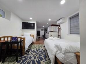 Room - Harvard Sq 1bedroom apt free parking/garden/own entrance walk to T&Charles River (Cambridge)