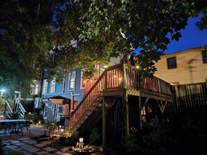 Exterior - Harvard Sq 1bedroom apt free parking/garden/own entrance walk to T&Charles River (Cambridge)
