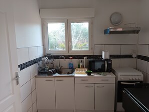 Private kitchen - Studio 4 km from the sea swimming pool and garden Bicycle available for hiking (Villeneuve-lès-Maguelone)