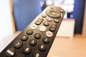 A remote control with buttons labeled HBO, Netflix, and YouTube. - Quaint 2-bedroom apartment in the heart of Lublin (Lublin)