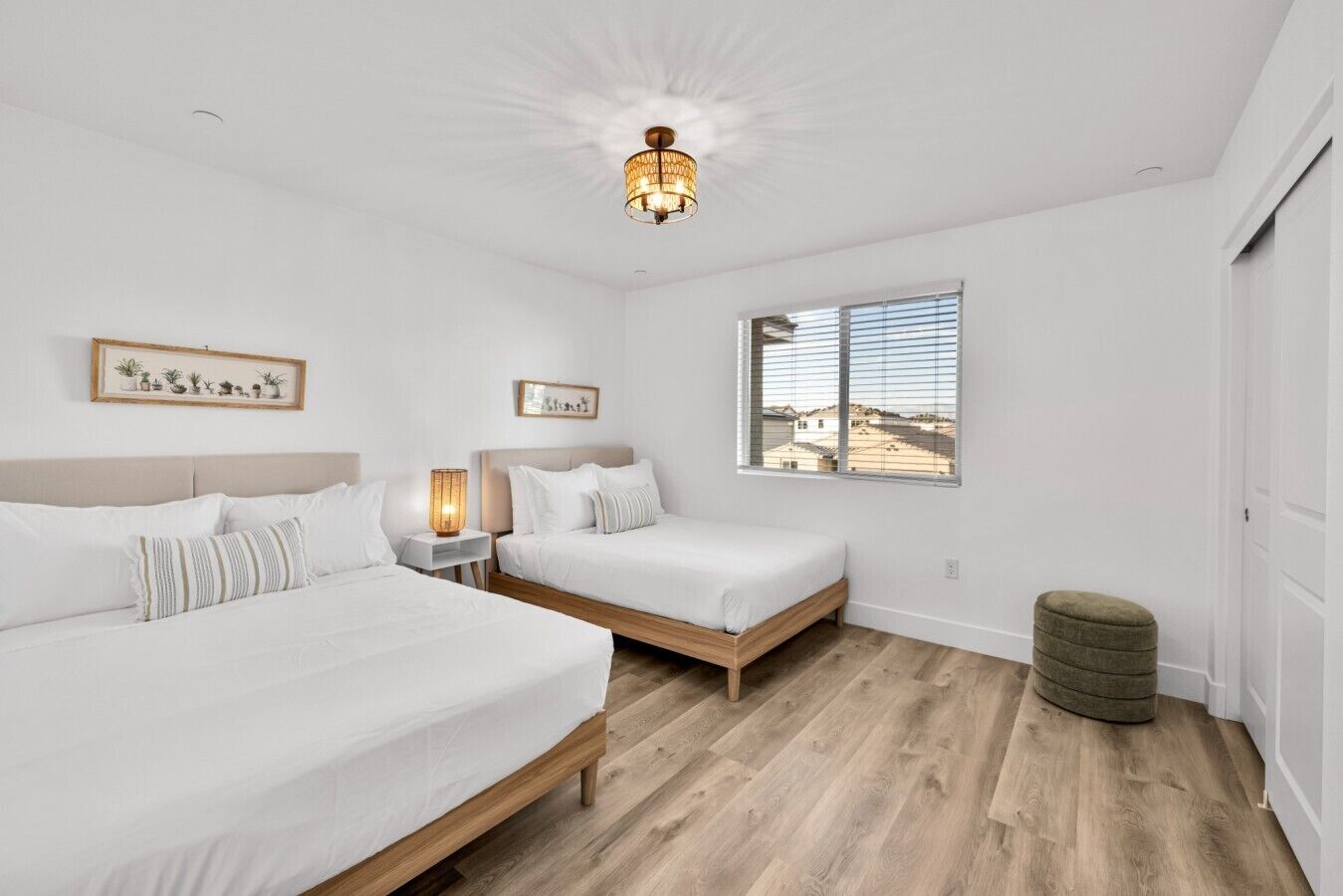 8 bedrooms, desk, iron/ironing board, travel crib