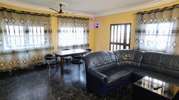 Apartamento Confort, 2 habitaciones | Zona de estar
