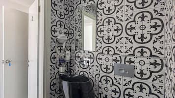 Standard Room, Balcony, Sea View | Bathroom | Shower, towels, soap, shampoo