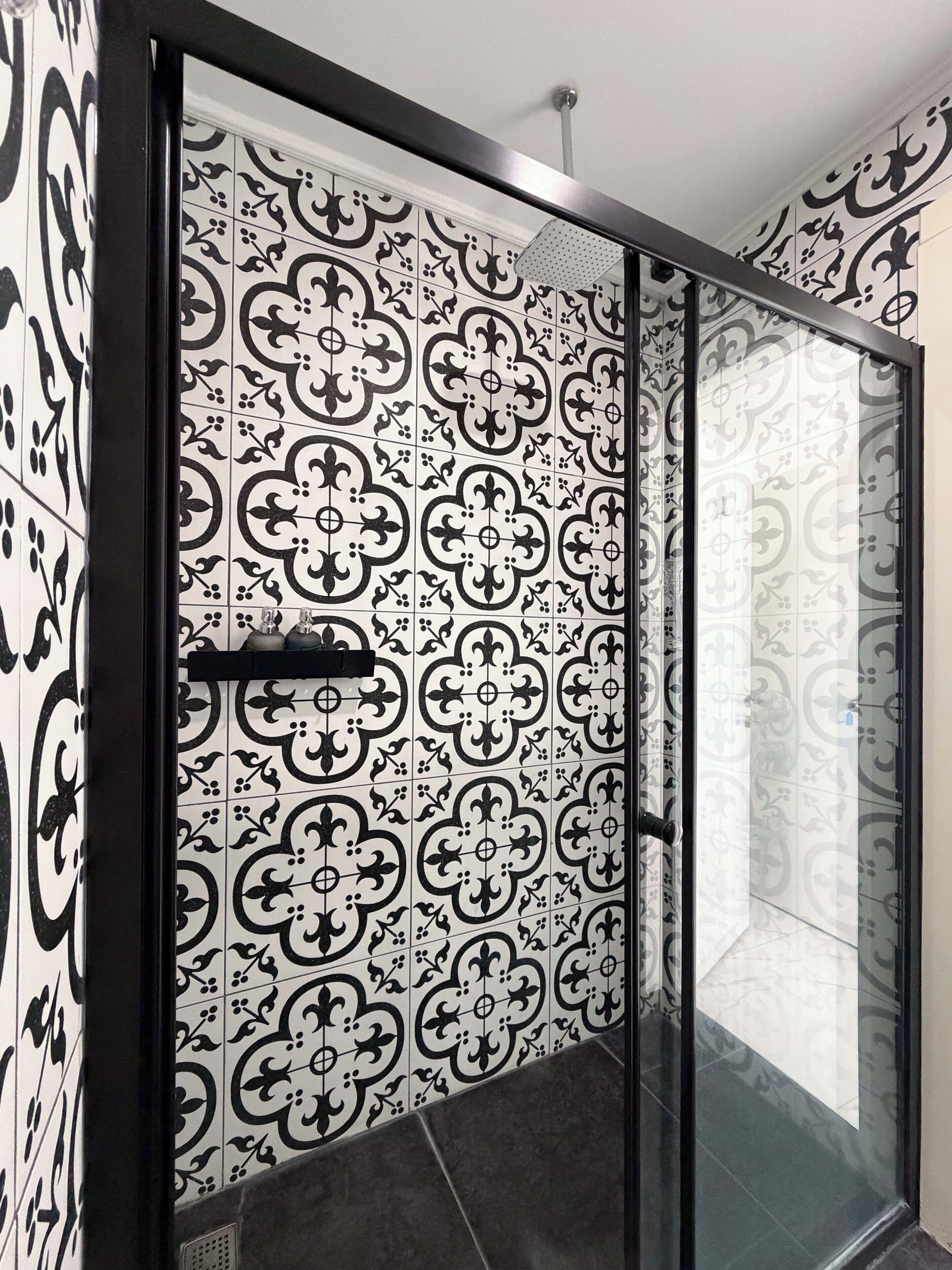 Quarto standard, sacada, vista para o mar | Banheiro | Chuveiro, toalhas de banho, sabonete, shampoo