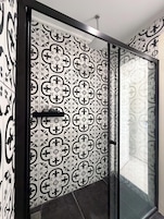 Standard Room, Balcony, Sea View | Bathroom | Shower, towels, soap, shampoo