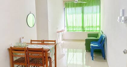 JAA Homes KK, Location: UCA1 KK, Sleeps 8 Near UMS, 1Borneo & Kota Kinabalu City