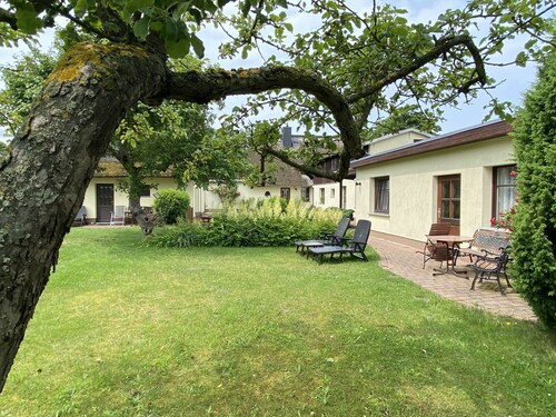Ferienwohnung mit grünem Gartenblick