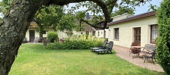 Vacation apartment with green garden view