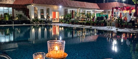 Suite, patio, vista a la alberca | Alberca | Alberca al aire libre