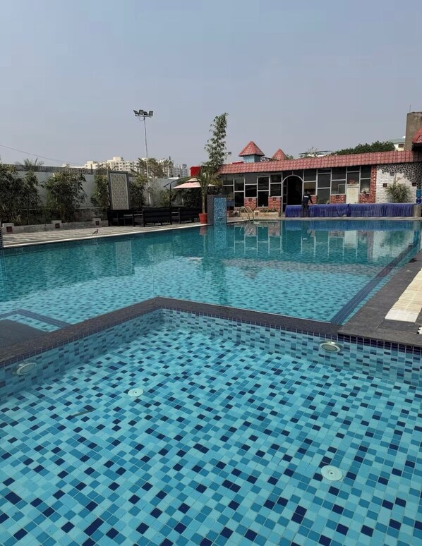 Outdoor pool - The Sparkle (Jaipur)