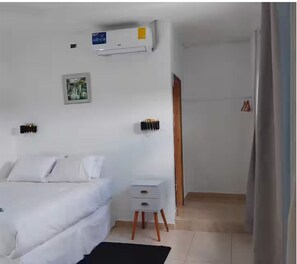 1 habitación, tabla de planchar con plancha, wifi y ropa de cama