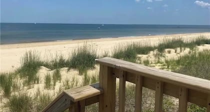 3 bedroom home by the Sea, a block from the beach!